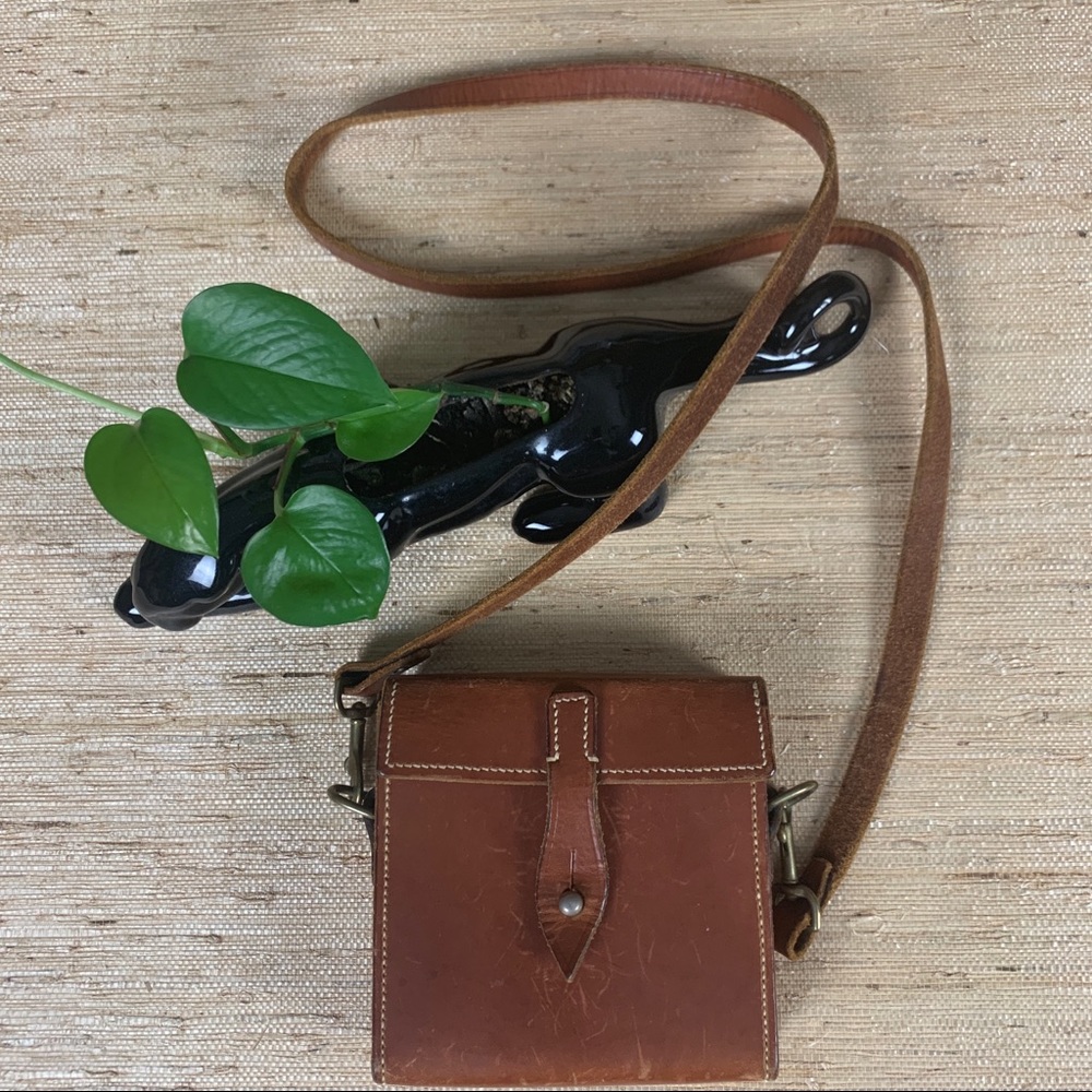 IT Handmade Carmel Saddle Leather Crossbody Bag